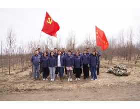 標(biāo)題：“公益植樹添新綠 綠動(dòng)青春共同行”華德牧草公司開展“五四”青年節(jié)活動(dòng)
瀏覽次數(shù)：1009
發(fā)表時(shí)間：2023-05-09